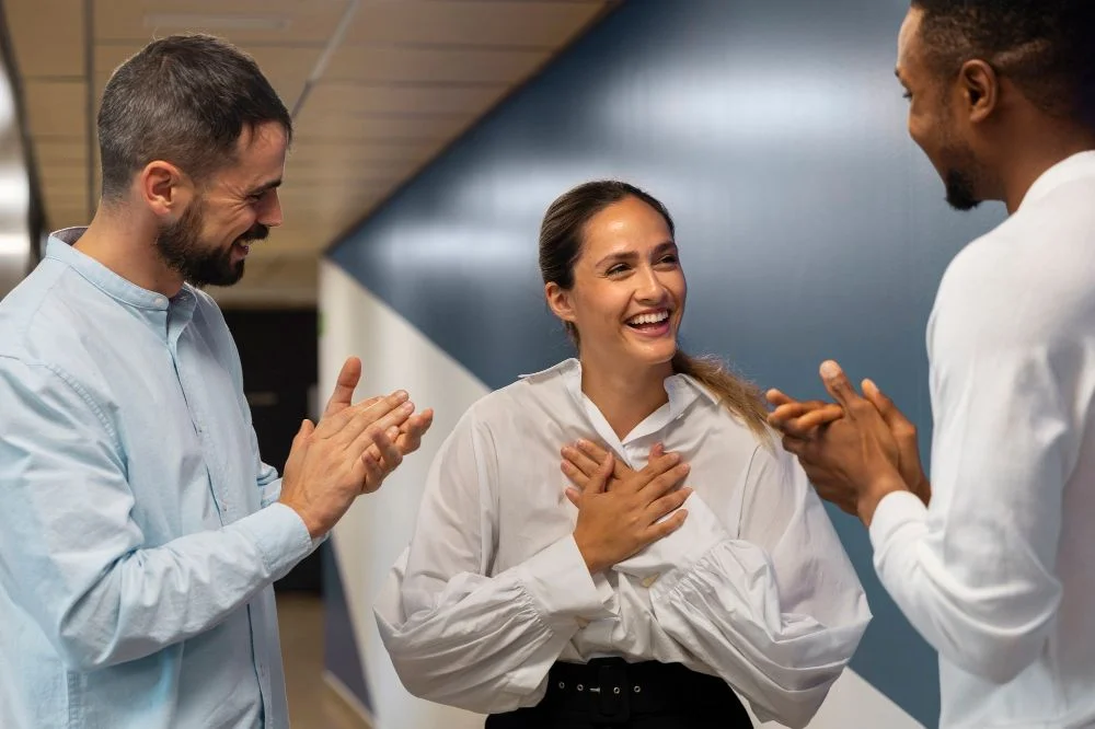 engajamento no trabalho: três colaboradores engajados